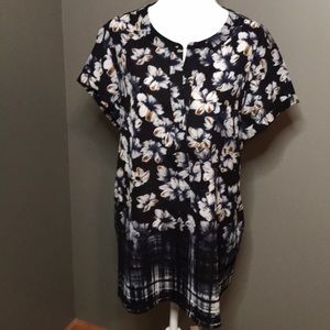 NWOT Simply Vera button down shirt